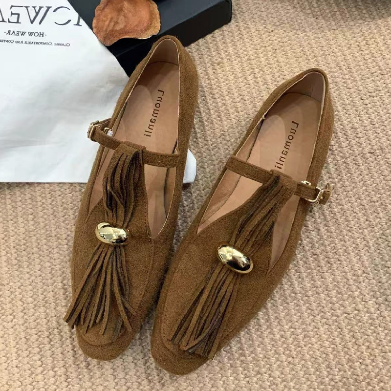 Women Shoes Types - フェイクスエード T タイプフラット女性のファッション金属装飾タッセルデザインメリージェーン靴コンフォートソフトボトムバックルデザイナーシューズ
