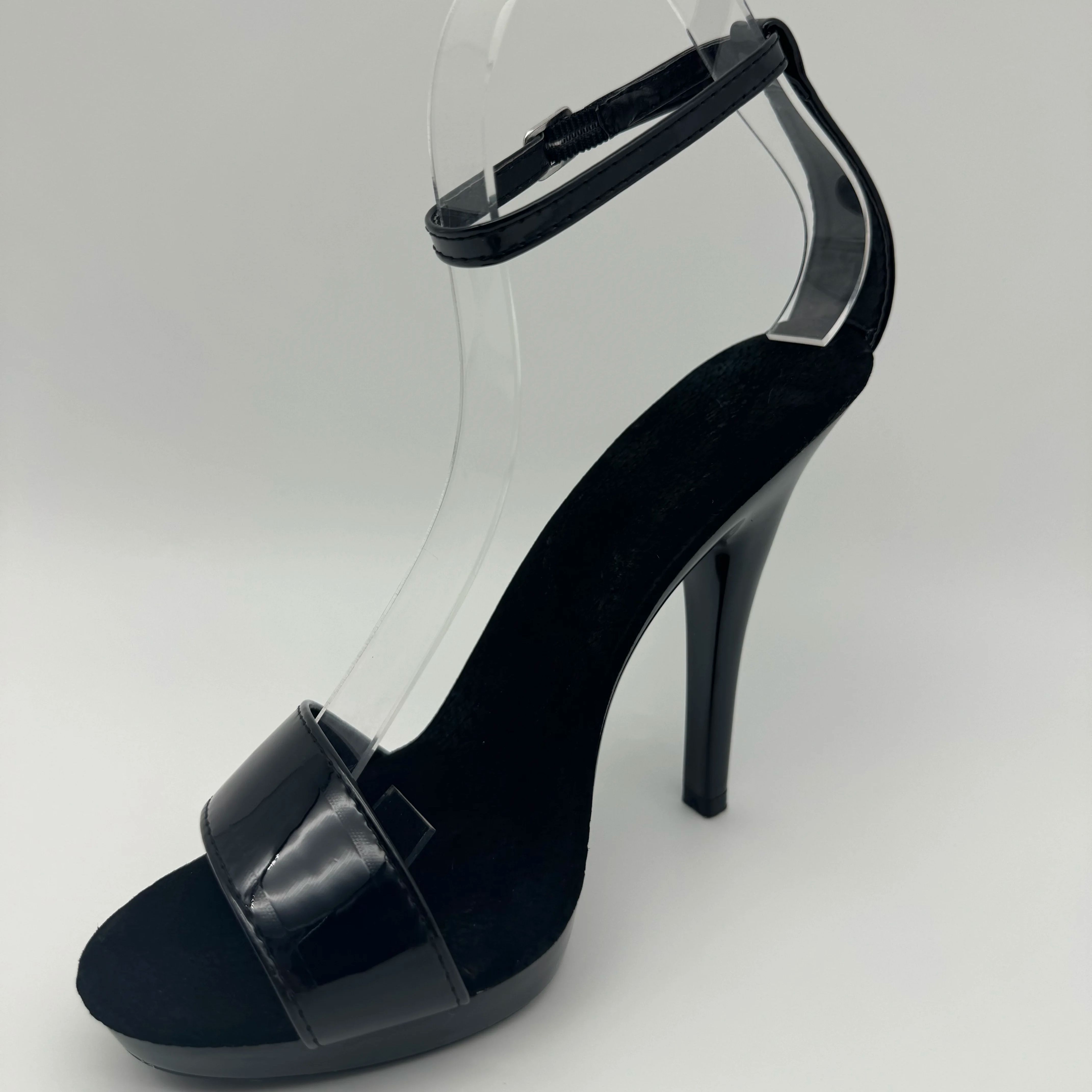 ブラック パテント スティレット 13cm - 幅広ストラッ - Wide Fit Heels のレビューと価格